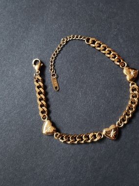Gold Heart Link Bracelet - Women's Jewelry